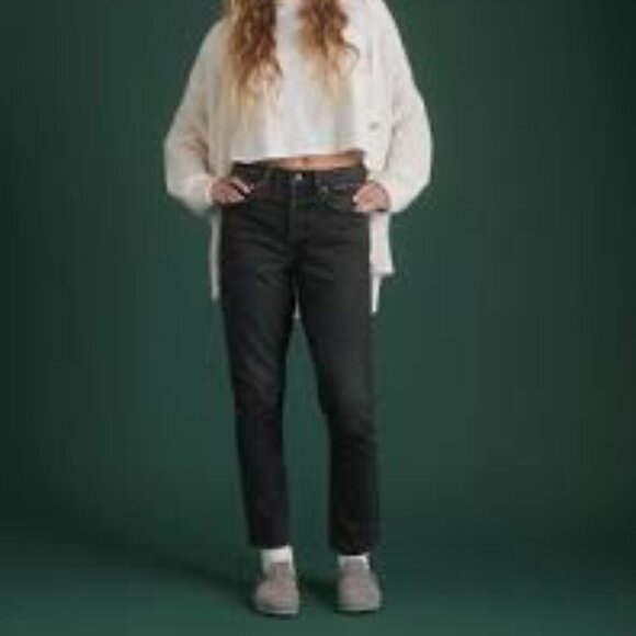 NWT AE 77 American Eagle Straight Crop Jean Vintage Inspired Sustaniable size 8 - Picture 1 of 9